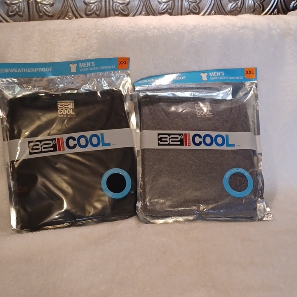 32 degrees cool weatherproof tee shirts size XXLARGE gray black